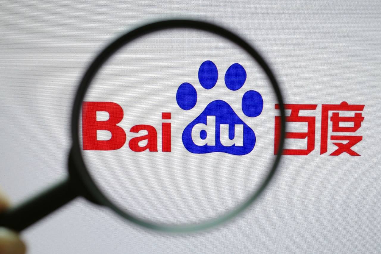 房主任搂着杨幂给女儿录视频